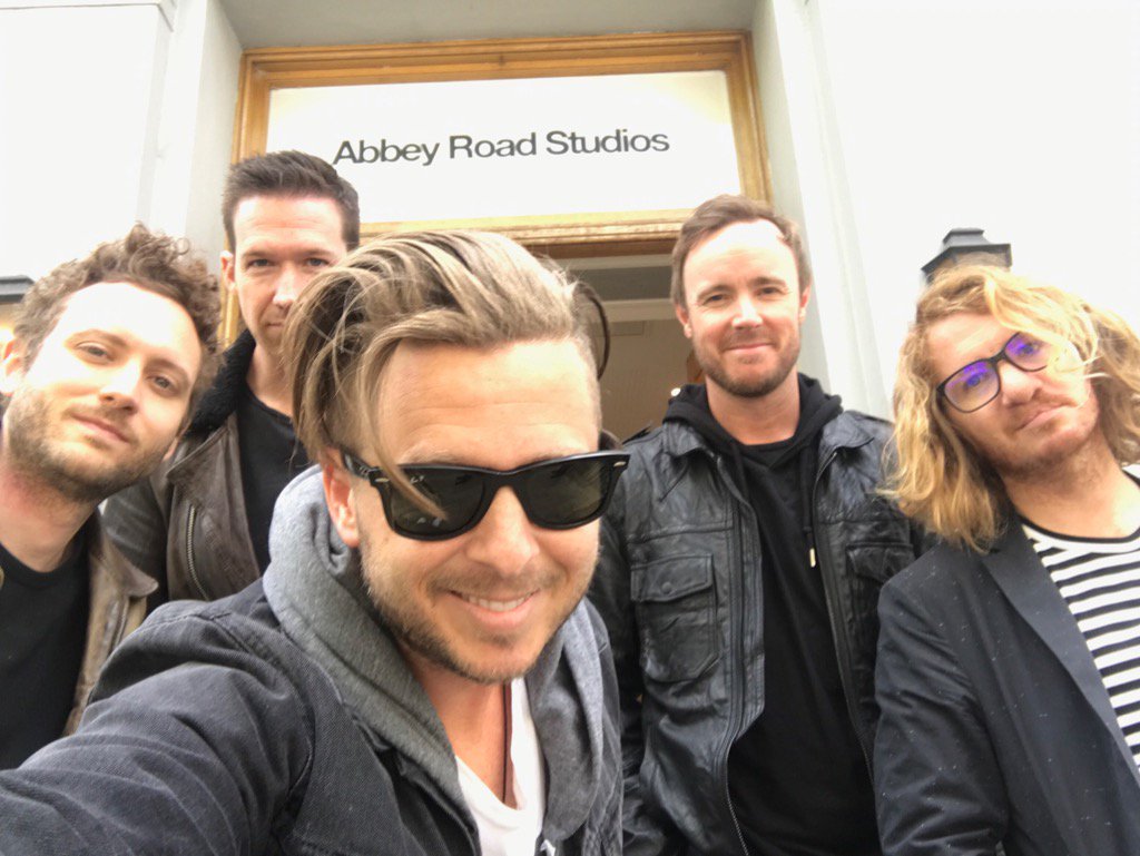OneRepublic's tweet photo. Weeeez in @AbbeyRoad messing round today 🇬🇧 https://t.co/If0nPJDVZJ