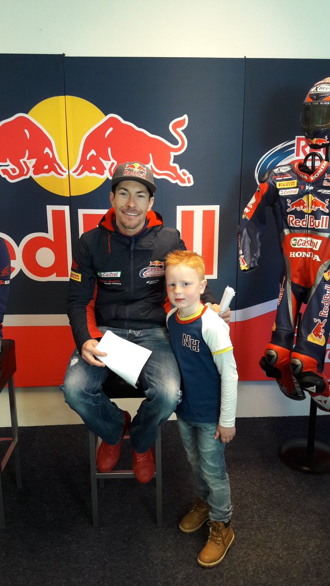 My little son Hayden with @NickyHayden it was really cool the meet and greet. A lot of success Next weekend 💪✊✊@HondaWSBK @Tenkatemotoren https://t.co/Dizoz3h9bu