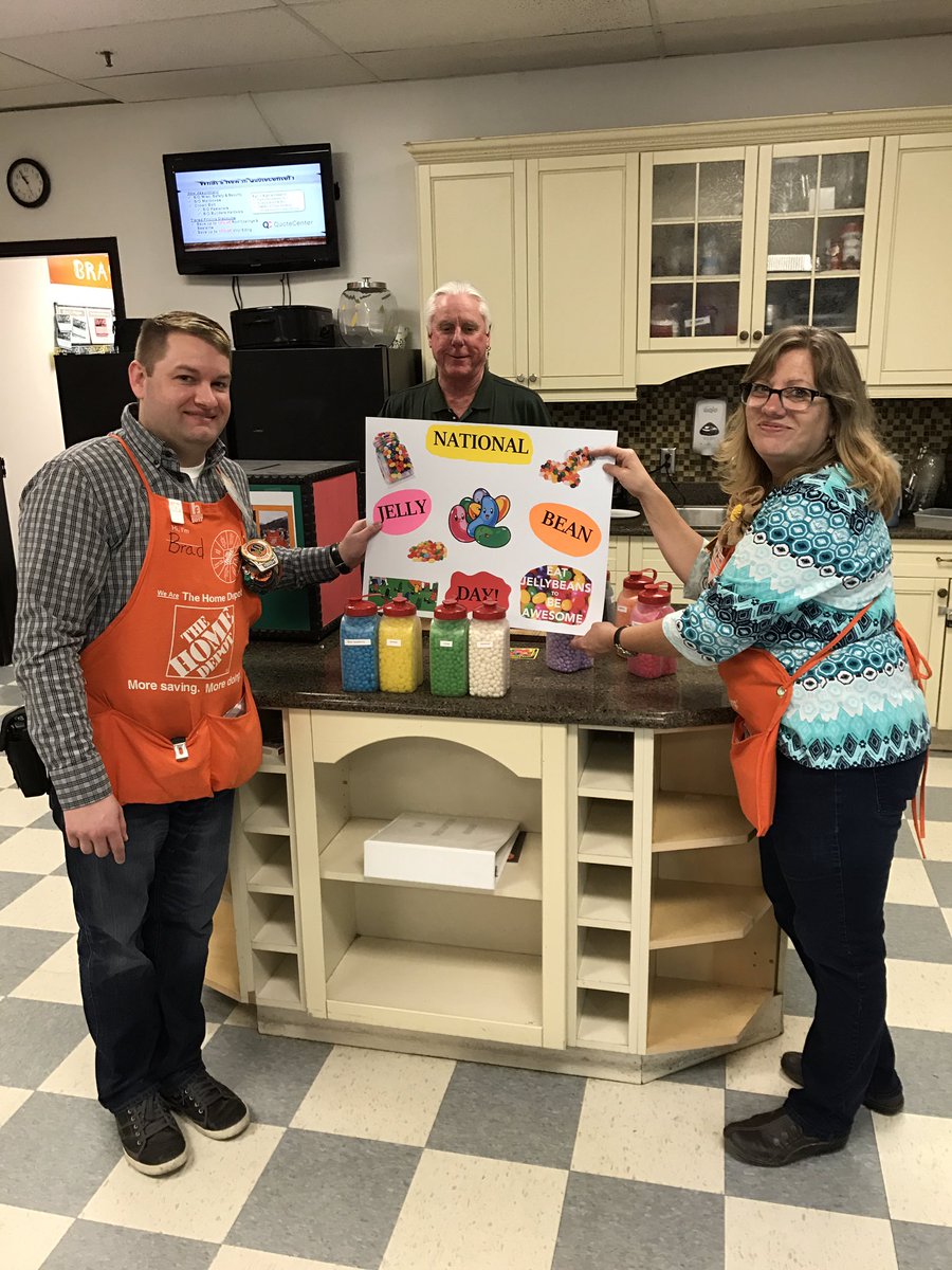 HDHaar10's tweet photo. #THD2715 #MWAPR2017 #GOBLUE
Enjoying national jelly bean day. https://t.co/alf9UwdBZy