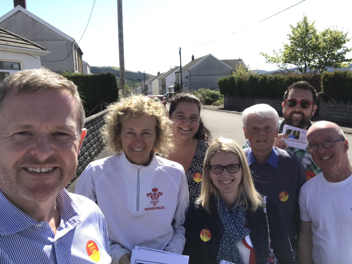 Jeremy_Miles's tweet image. Sunny canvass in Seven Sisters with local candidate @HerdmanNia. She'd be a breath of fresh air and a dedicated Cllr #NPTLabour @Rees4Neath