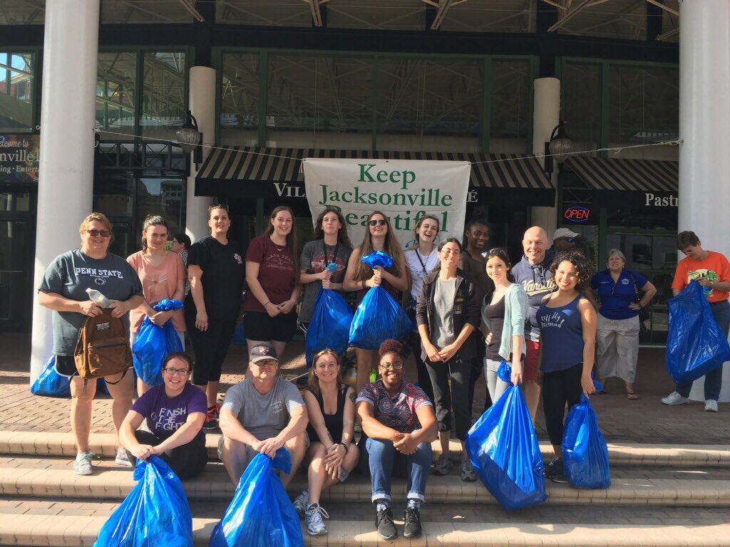 Started off this 🌏 day Downtown with the ON crew! #savemommaearth #keepjaxbeautiful