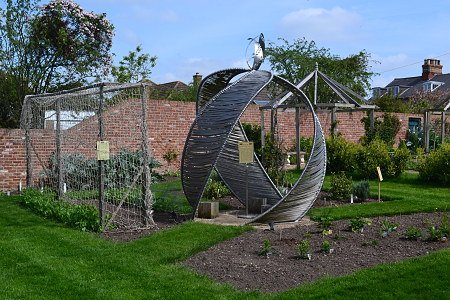 BowhunterWeb's tweet image. 1st May Garden Open Day -  see the trees in blossom, the spring vegetables and flowers, and talk to the gardeners.
alfordmanorhouse.co.uk/events-at-alfo…