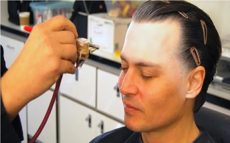 JdeppLove's tweet photo. Beautiful artistry at work! #JohnnyDepp and @joel_harlow creating The Mad Hatter! #HollywoodChameleon #MasterOfMakeUp 🌠🤘🏆❤ https://t.co/eVZDBnWfgV
