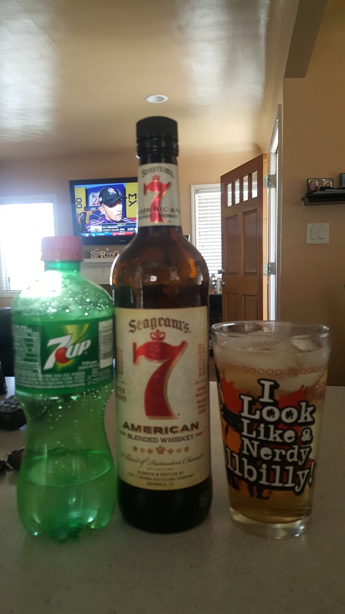 South_Bay_Girl's tweet image. Sippin on this 7&amp;amp;7! #flatliner #NHRA #fastjack #7up #seagrams7 #whiskey @coleswindell @DierksBentley  @FastJackBeckman