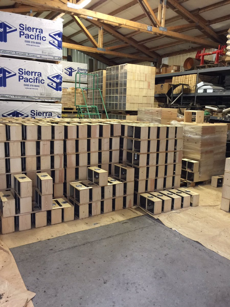 BeekFreak's tweet image. 900 packages today at Stedmans Bee Supply. Our club, West Sound Beekeepers put on demonstrations
