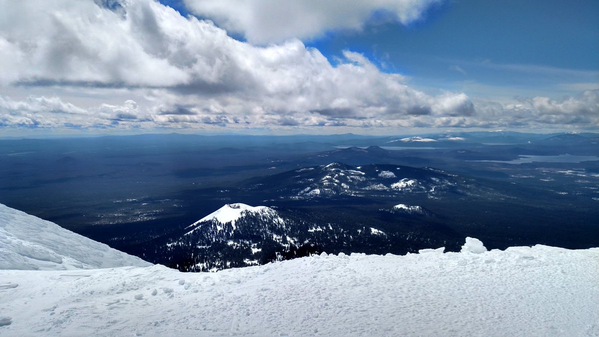 Zilla4715's tweet image. 1 Summit trip today before they closed it again. Northwest is still skiing well. #springstoke #mtbachelor #skiallyear