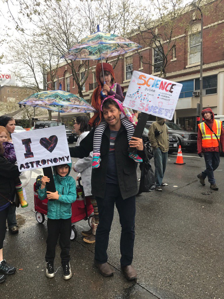 I asked my kids, "what do u like about science?" 1 said "astronomy" the other said "sugar." #ScienceMarch