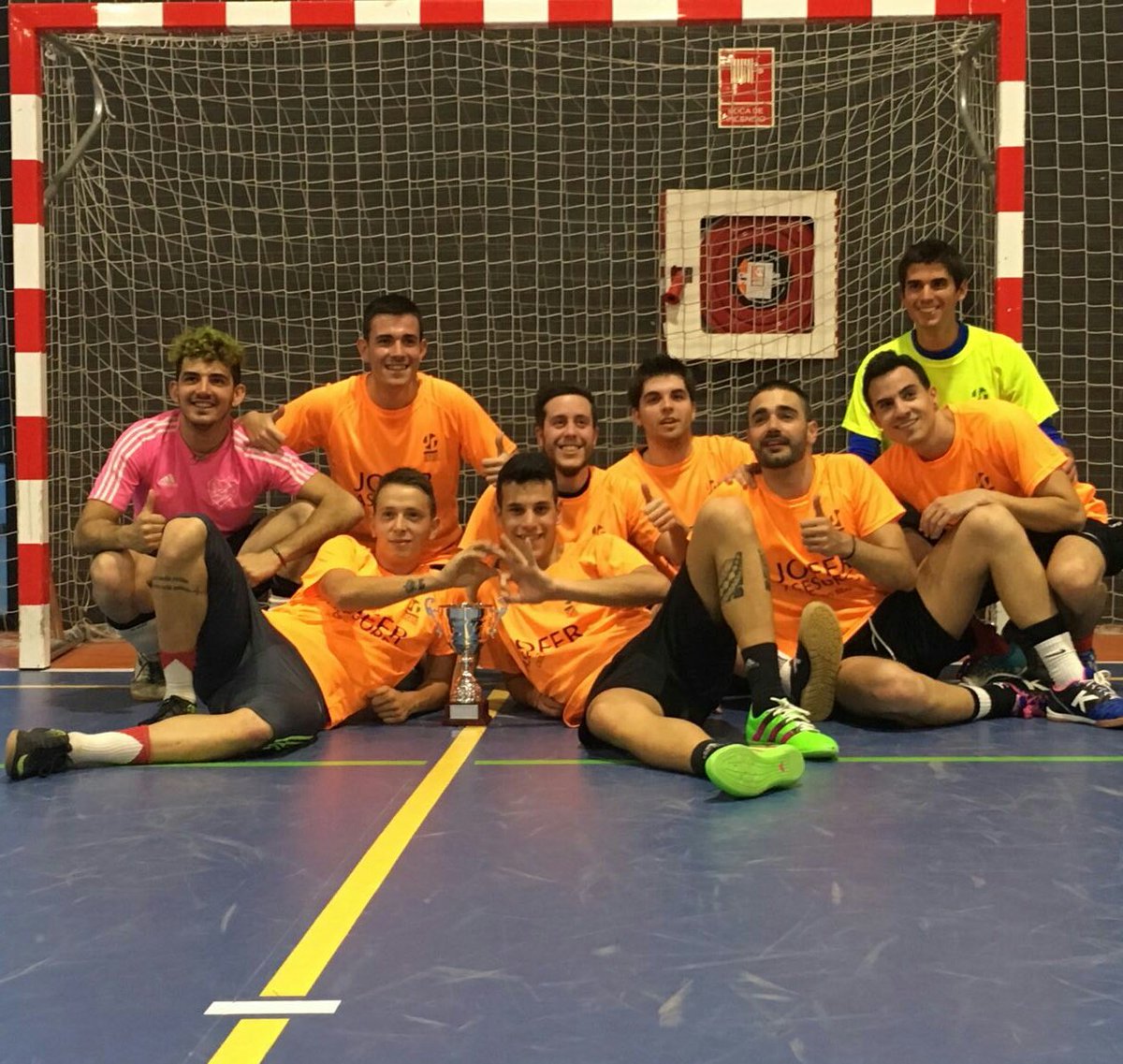 Nuestros chicos con un gran esfuerzo se imponen en la final de la "Europa League"
Enhorabuena!