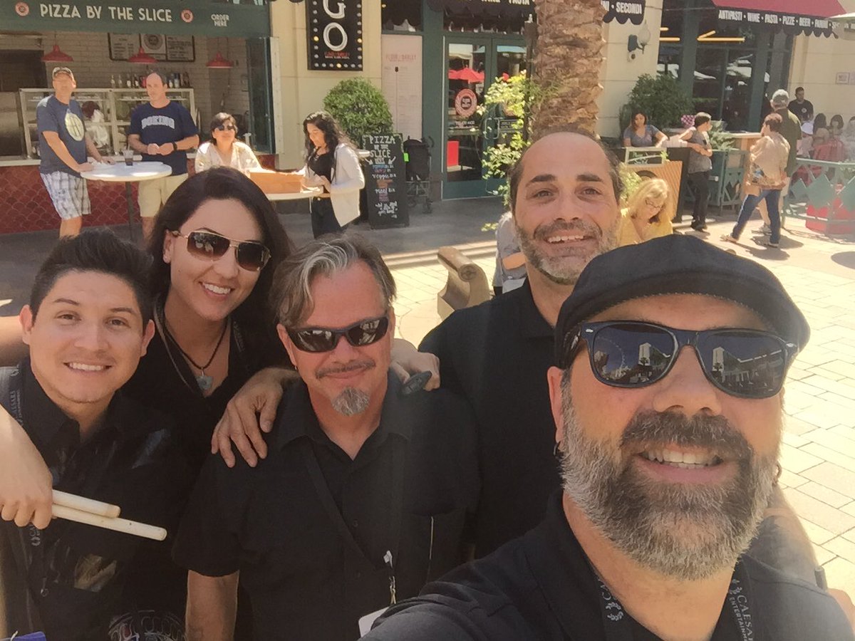 CommunityProd1's tweet image. At the Linq about to throw down. !!