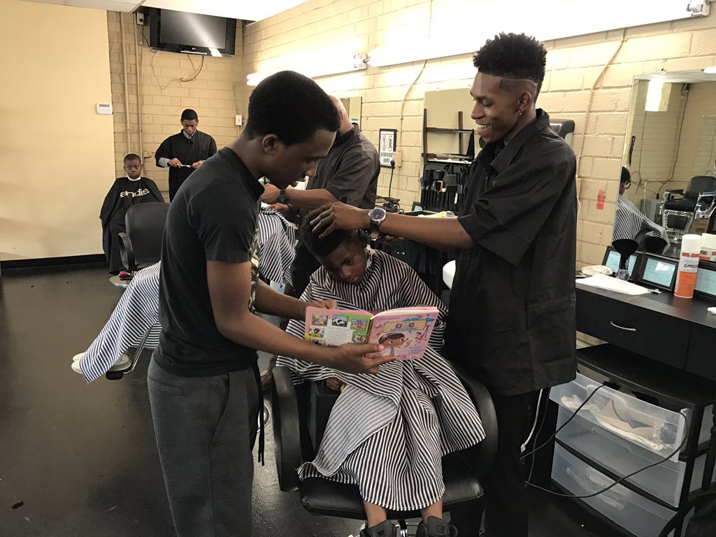 delaneypv15's tweet image. My favorite picture of the day. 
#BooksintheBarberShop