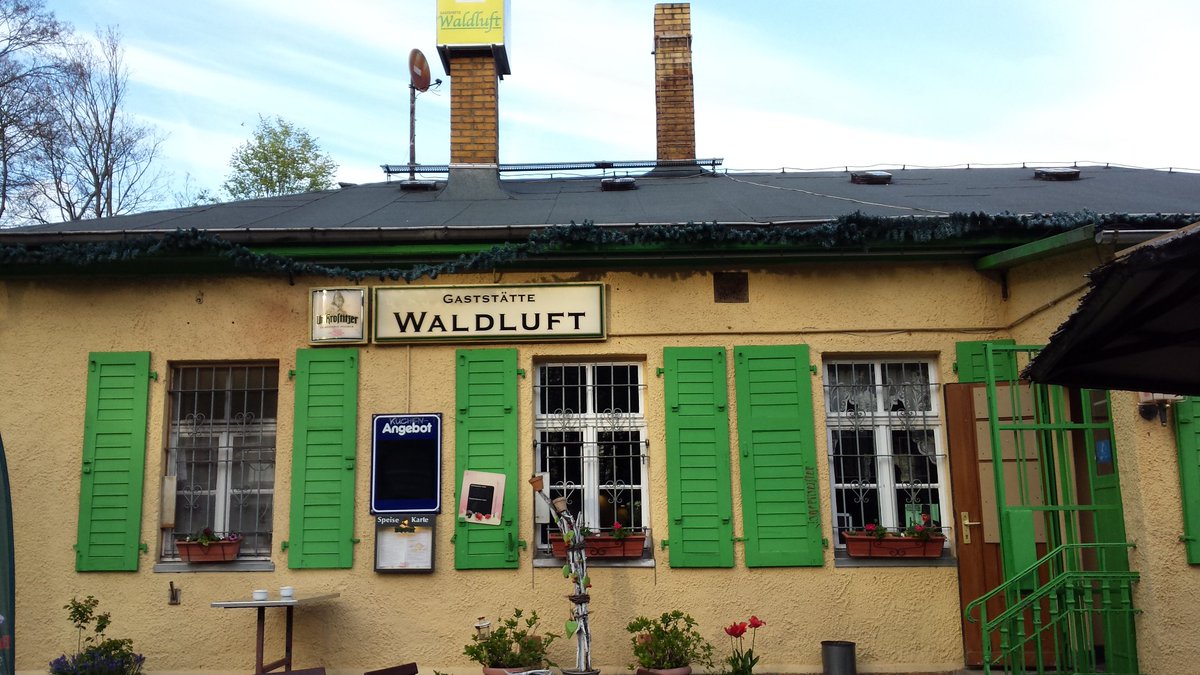 aus_LE1's tweet photo. Heute mal Feier im Leutzscher Holz.
#Waldluft https://t.co/dRxgZaOCgL