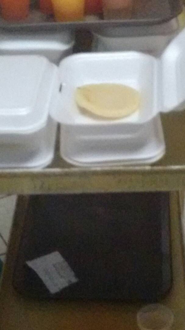 preparafamilia's tweet photo. Las arepas que sirvieron ayer en el j.m, no tenian relleno de ningun tipo @MPPSalud @innvzla @DefensaPublicaV no hay proteinas en el j.m https://t.co/T8Y90nNoLd