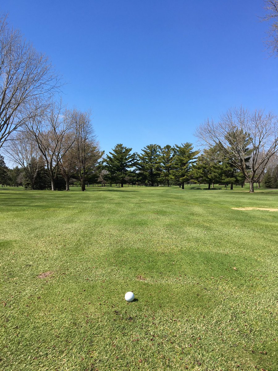 StCloudCC's tweet photo. Beautiful day for some golf. ⛳️ #ExperienceSCCC https://t.co/T6hj4SLqJx