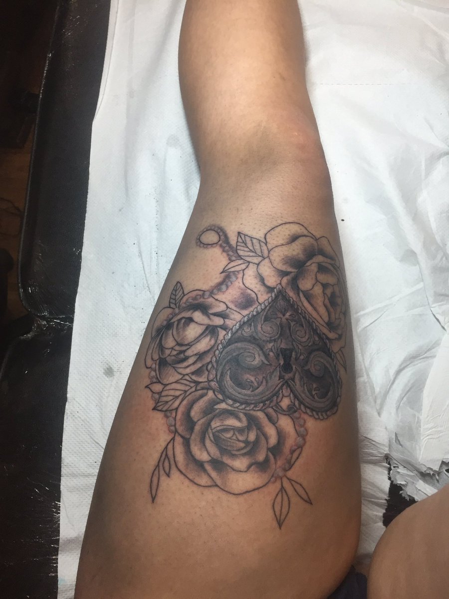 ChloeBrad97's tweet photo. Cheeky little work in progress👊🏻😍💕💉 #thightats https://t.co/5nXaDWYkG6