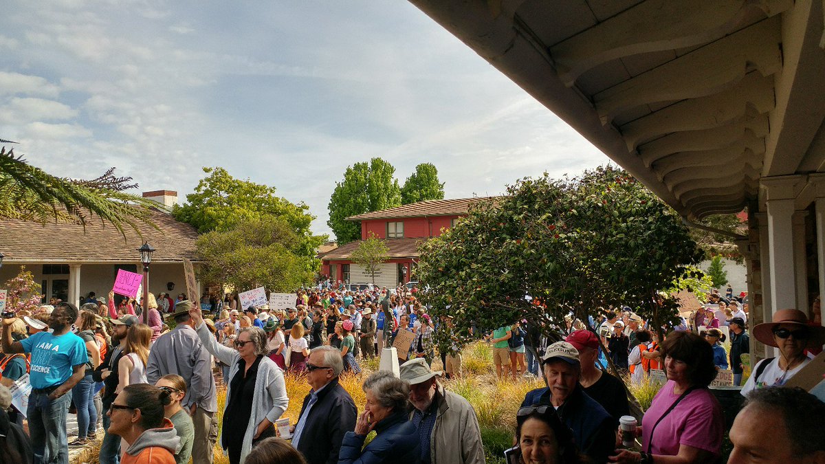 ScienceMarchSCZ's tweet image. #SantaCruz City Hall is getting packed! #ScienceMarch