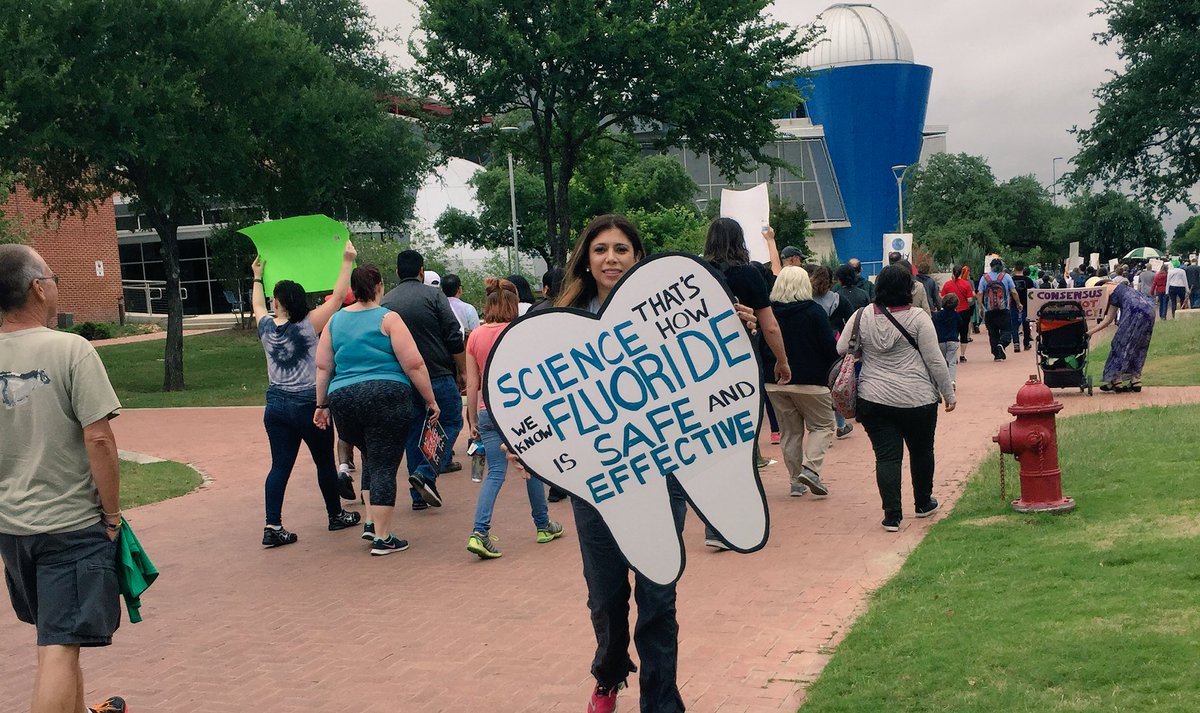Science! That's how we know #fluoride is safe &amp; effective! 
#MarchForScience <a href="/Teeth_Matter/">CDHP</a> <a href="/OralHealth2020/">We've rebranded!</a> <a href="/PublicHealth/">APHA</a> <a href="/SAMetroHealth/">City of San Antonio Metropolitan Health District</a>