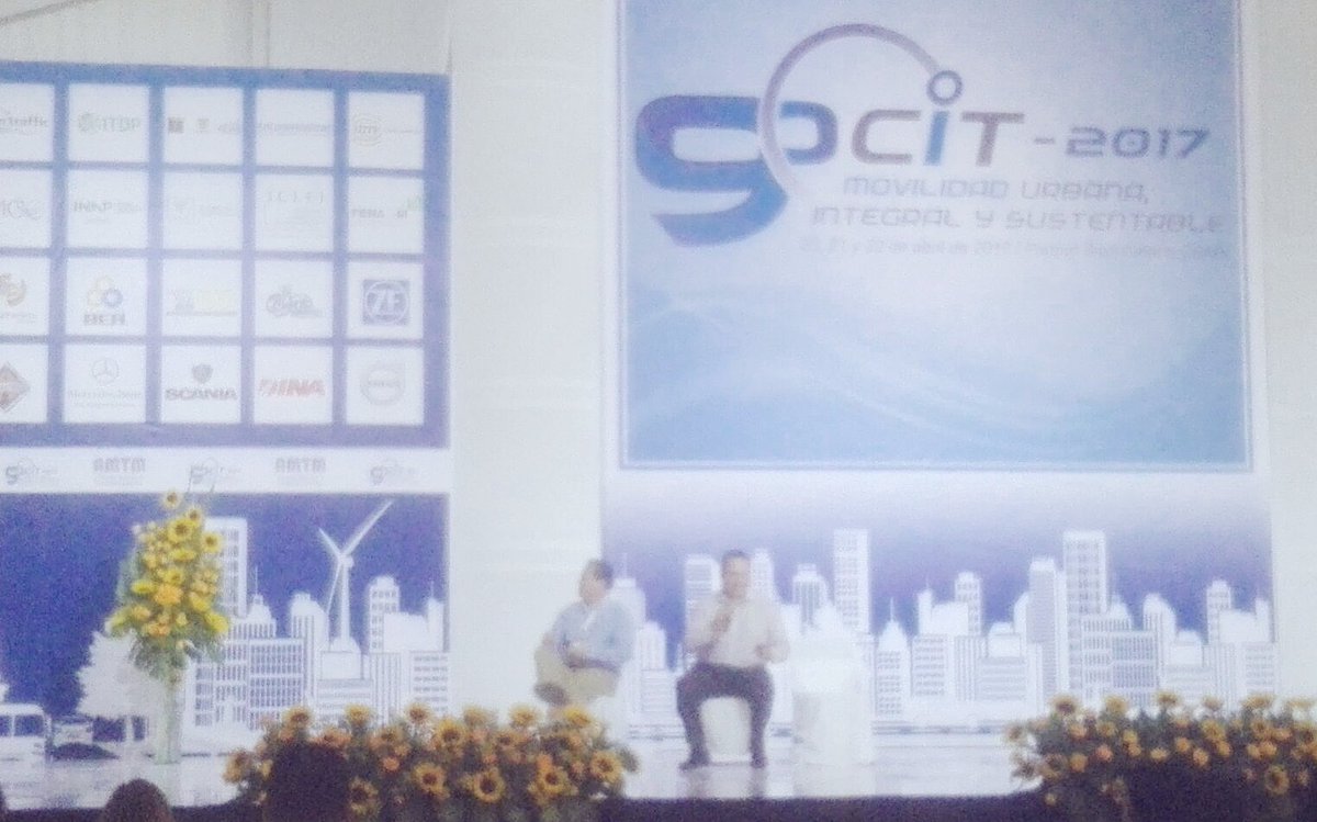ClaudiaG_DINA's tweet photo. Continúan los trabajos del #9CIT y @DINAmx participa con la ponencia "La tecnilogía como mejora en el trabsporte" ante un auditorio lleno https://t.co/On5FKn3hSd