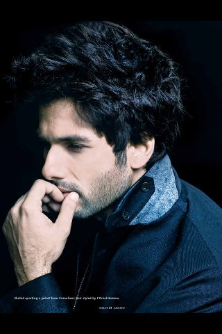 shanaticsglobe's tweet image. SHAHID KAPOOR according to you? 😻🙋🙌
(Paragraphs allowed. Minimum 2 pages)
