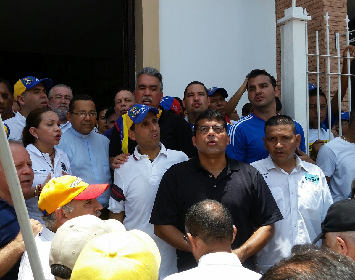 MiguelVeliz's tweet photo. Hicimos una oración por #Venezuela, por los caídos en esta lucha y por los presos políticos.
#VamosMaturin
#SiSePuede
#SinMiedo https://t.co/8oqcH7thcG