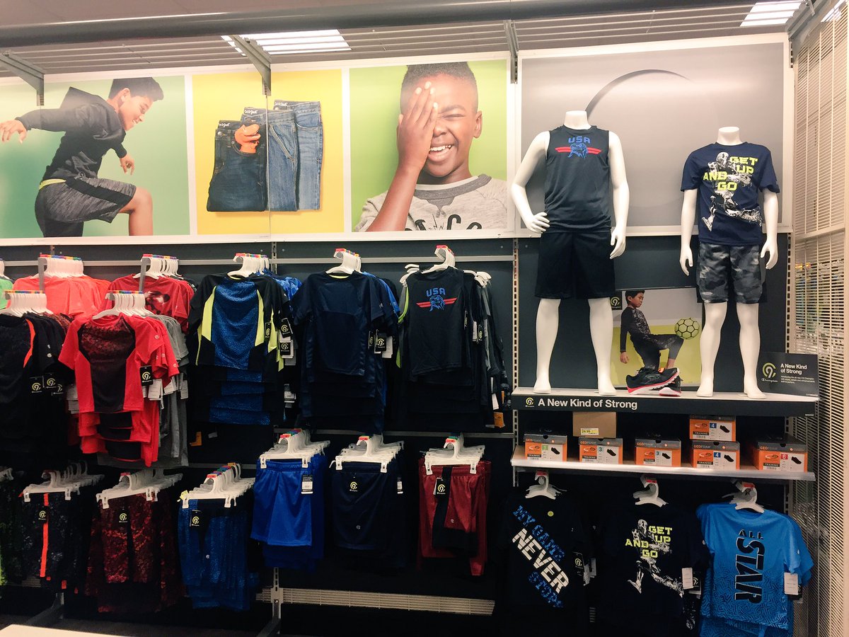 SYM0NN's tweet photo. Third Basics Class Doing Work!! Yeee #T950 #G291style #BoysC9 #BeforeAndAfter #TargetStyle #PardonTheBeforePano https://t.co/7oIhwWHlyr