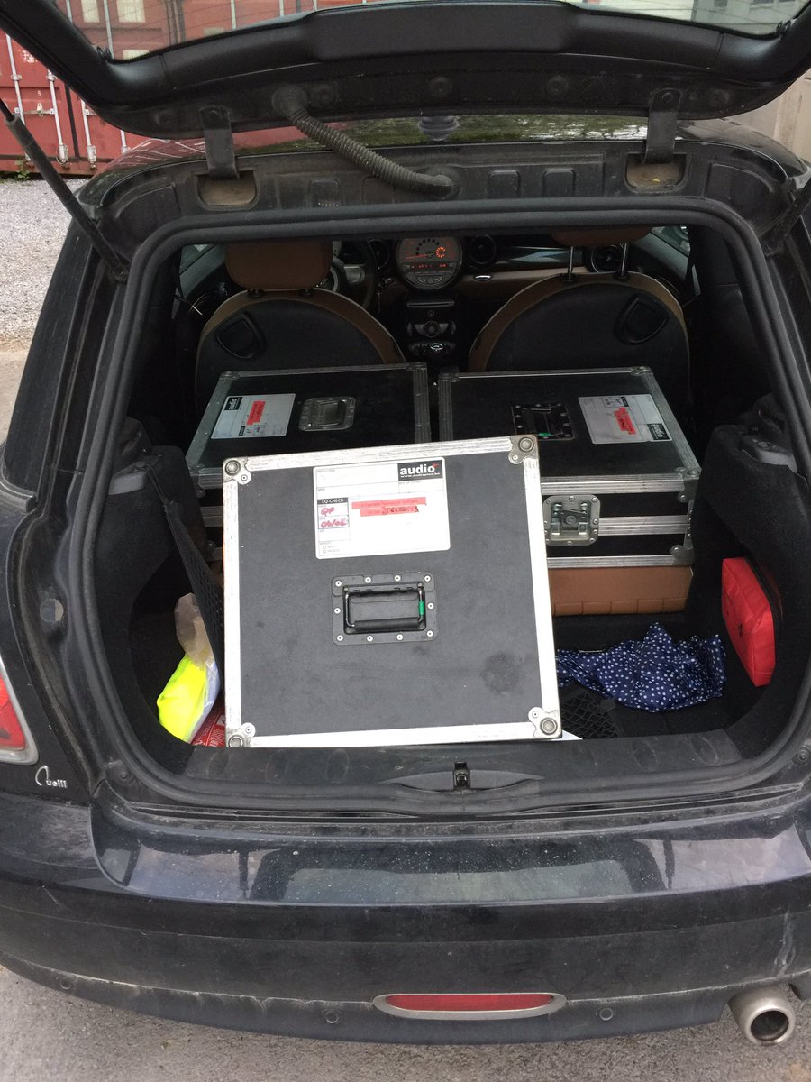 SaintLouisFesti's tweet photo. @LaSmalaBxl on arrive avec vos platines ! Merci Audio+ pour la disponibilité ;) #slf2017 https://t.co/xhWuY9JaY2