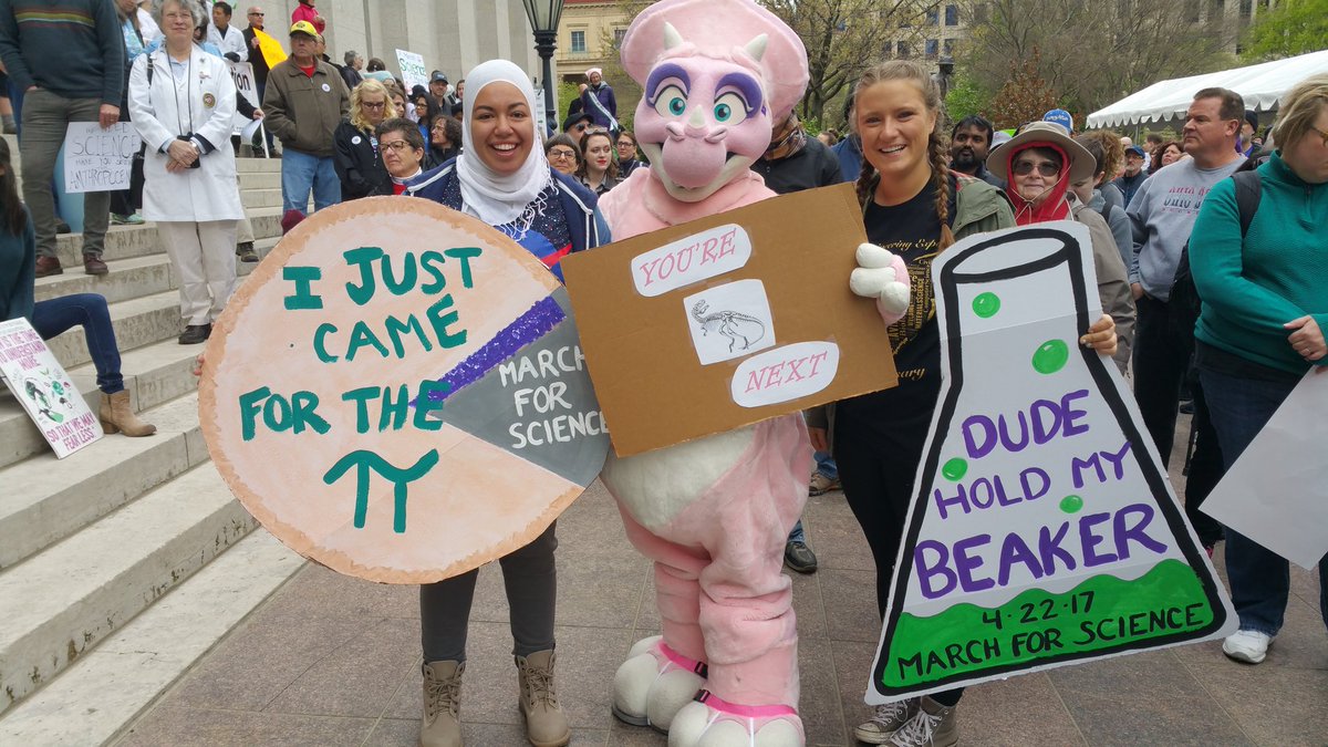TheFuzzyFin's tweet photo. @CbusSciMarch @Green_Columbus #Signcontest I'm the pink triceratops - Sarah Newcomer https://t.co/7Qt4TH0wmM
