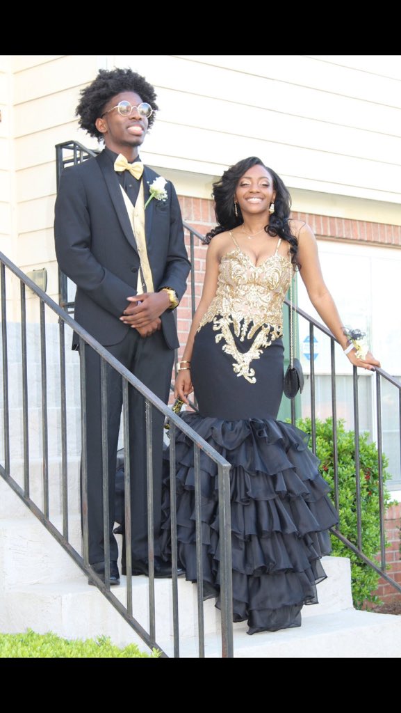 ROSELLA_BELLA1's tweet photo. I didn't slay but I didn't come to play #prom2k17 #morELife #wElanded https://t.co/PheYvBzZkx