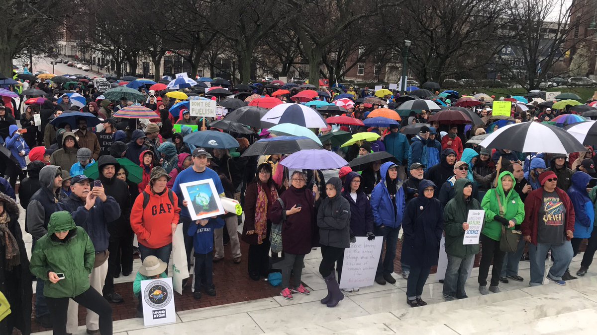 jacktemp's tweet photo. Scenes from #MarchForScienceRI @projo https://t.co/omUEYQ1Nj0
