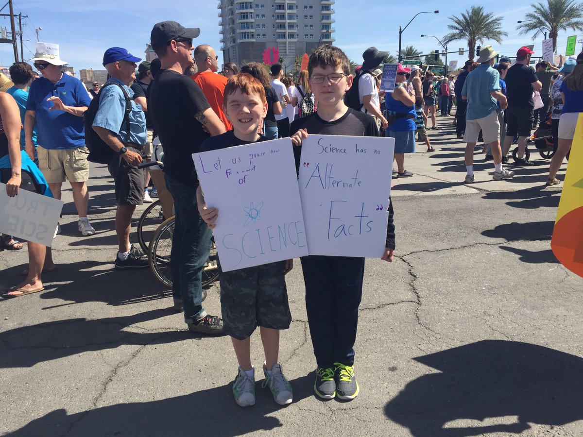 eatmoreart's tweet photo. We want to learn FACTS so we can change the world! #ScienceNotSilence #marchforscienceLV https://t.co/QPz1EEptVr
