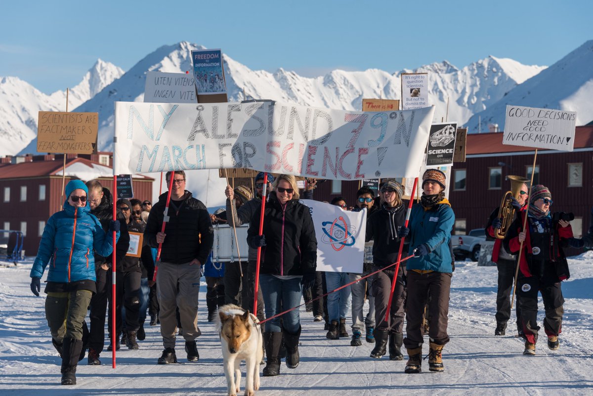 AWI_de's tweet photo. Das war der #marchforscience in Ny-Ålesund #Arktis
Fotos: Rodolphe Merceron/AWIPEV https://t.co/5frqKER212