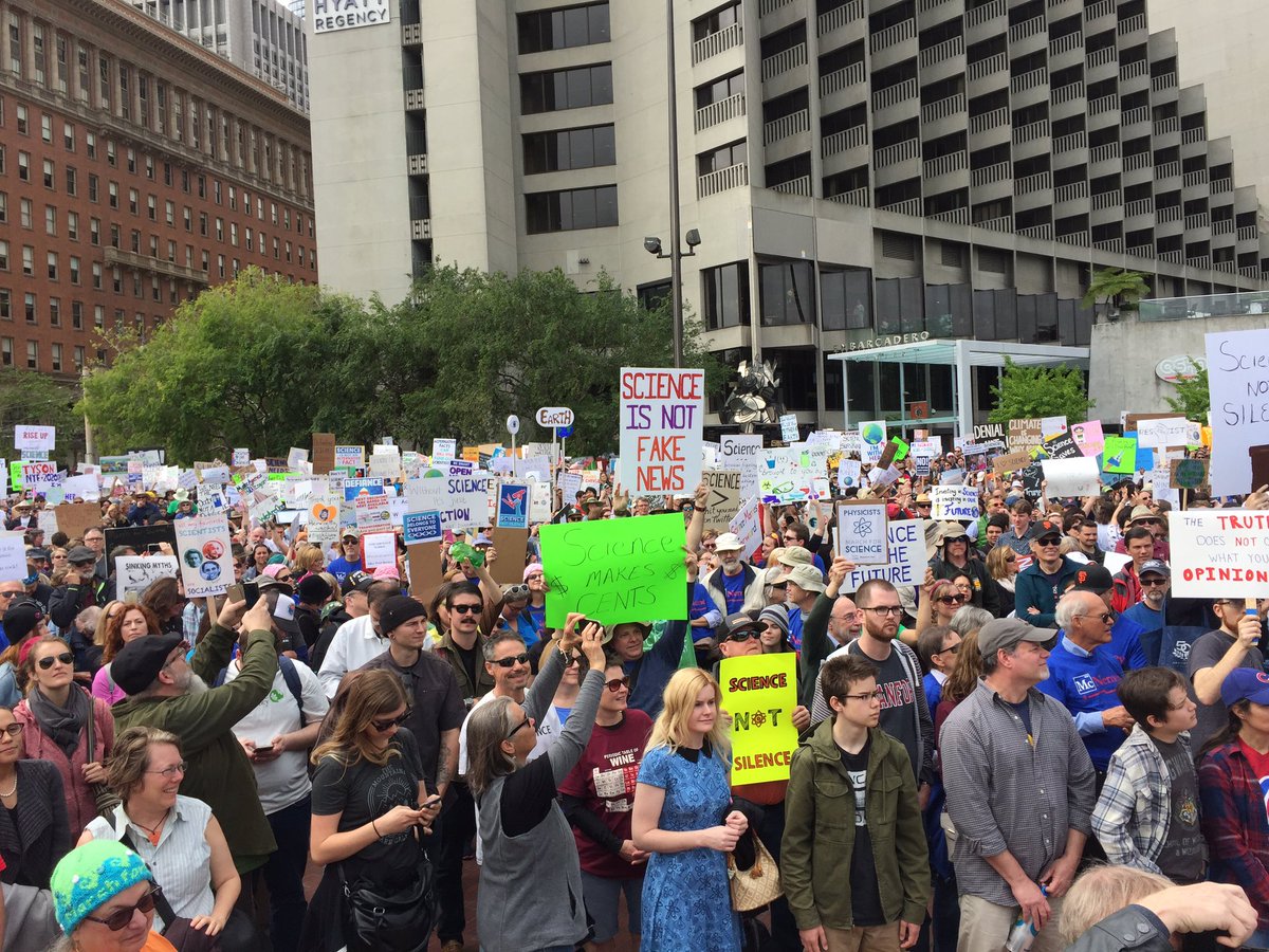 lindseyhoshaw's tweet photo. Thousands crowd in SF's Justin Herman Plaza for the #MarchScience @KQEDscience https://t.co/DP61o90VNL