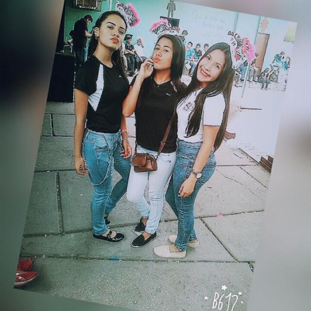 karendcp's tweet photo. Hermanas. https://t.co/LamgIgFDBZ