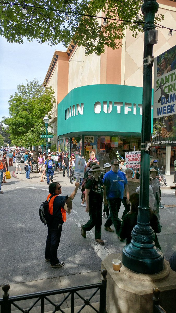 ScienceMarchSCZ's tweet image. So many supporters of SC and research! Thank you all for coming out today! #EarthDay #ScienceMarch #SantaCruz