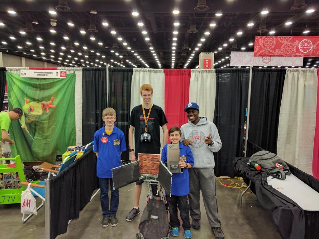 211Robotics's tweet image. #211C win the #Sportmanship Award at #VEXWorlds2017! @dsbn @JohnShawSWC @swctvnews @WSendzik @Chris_Bittle @ChairCaslin @NTWScottRosts