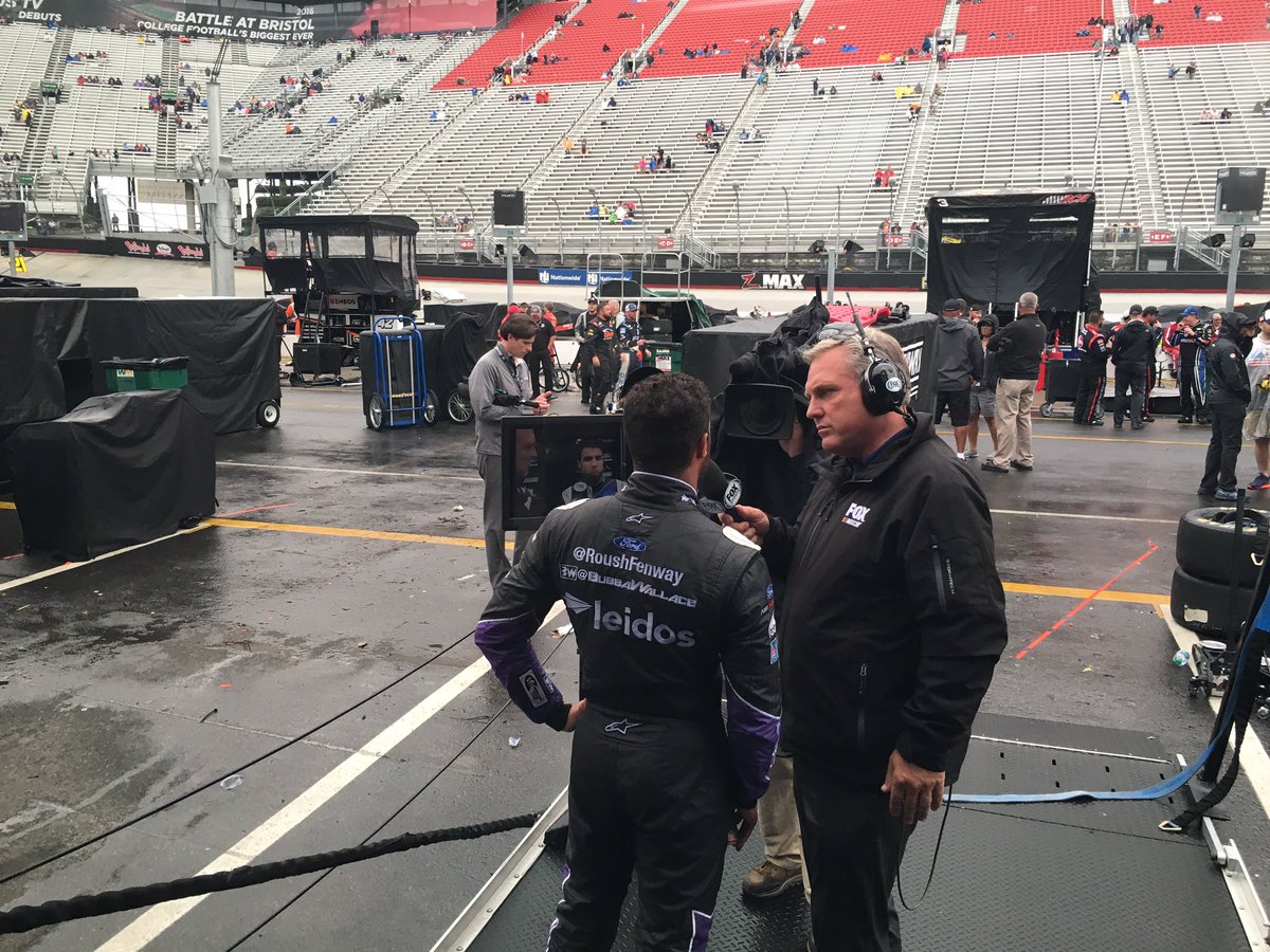 Roush6TeamNXS's tweet photo. .@BubbaWallace chats with @NASCARONFOX &amp; @MattYocum during the rain delay @BMSupdates. #RFRDriven https://t.co/THjEhkqnnn