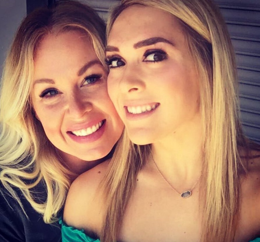 Msbrowsaz's tweet image. I love my clients!! They are always selfie-ready thanks to their fabulous brows! #selfie #brows #microblading #microstroking #azbrows