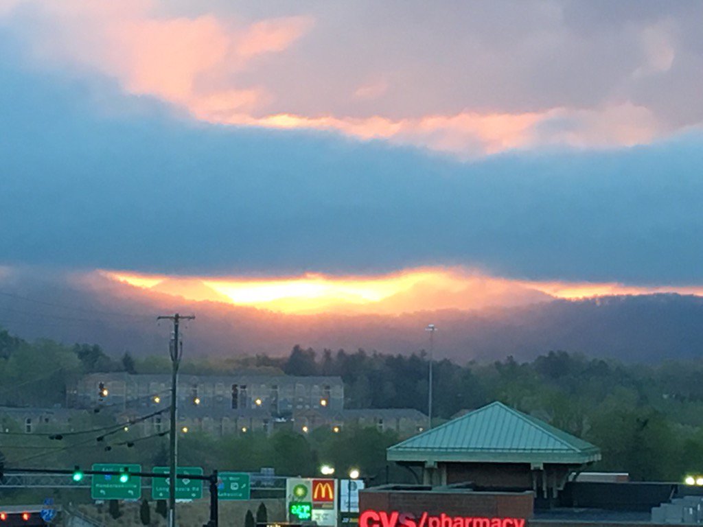 LSwingRealtor's tweet image. #South Asheville Sunset!