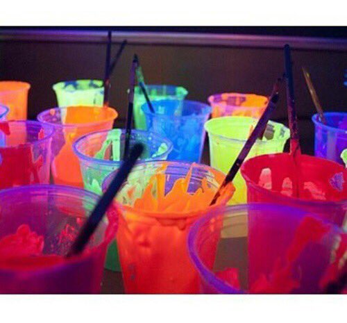 CarterWRPG's tweet photo. Ce soir je vous accueil pour une soirée fluo! (@RPG_Rivfolck 💛💚💜💙💓) https://t.co/vEM4reA8q2
