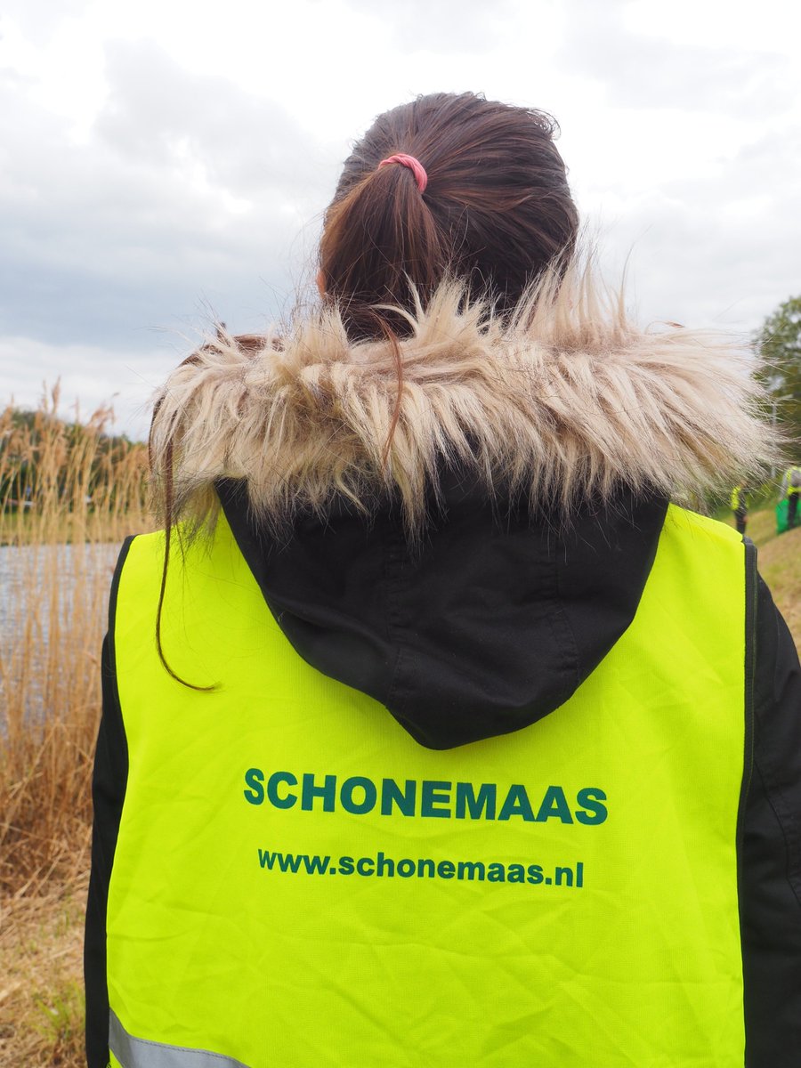 SueliBrodin's tweet photo. #TrashWalk with students #CSRLab @lawinmaastricht and @CNMEMaastricht @SchoneMaas #EarthDay 2 hours = 12 full bags of trash https://t.co/0VwmdNmlVu