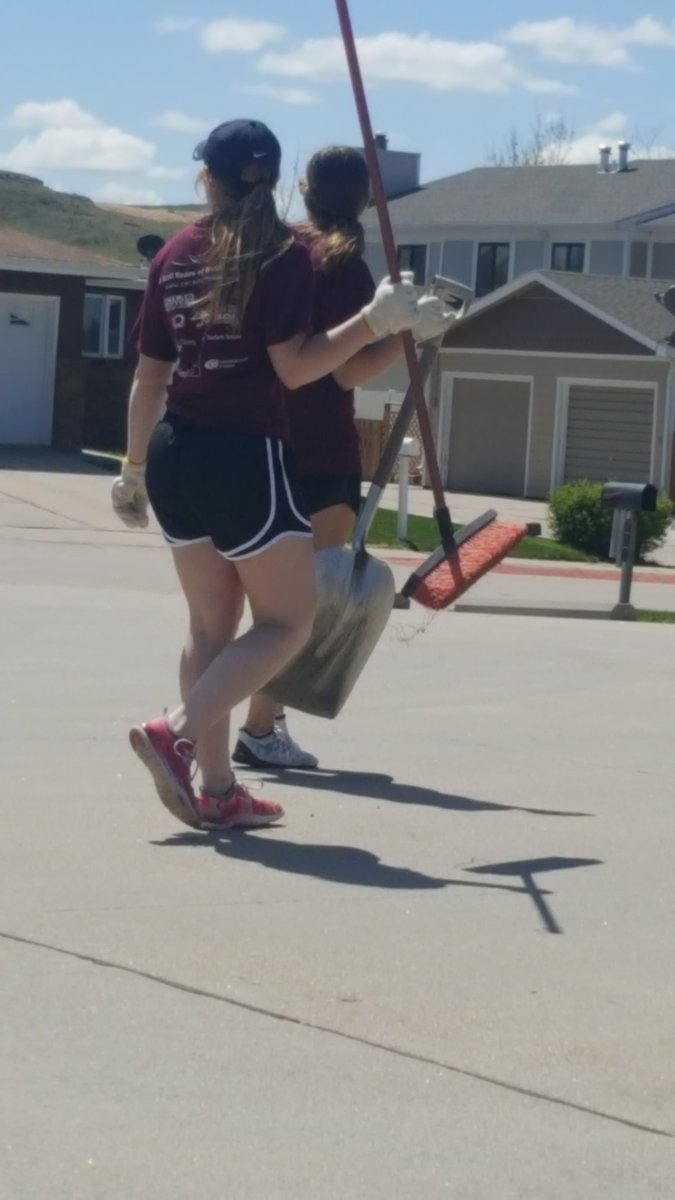 CSCLifestyles's tweet image. Clean up at the Our Savior&apos;s St. Lutheran Church #TheBigEvent