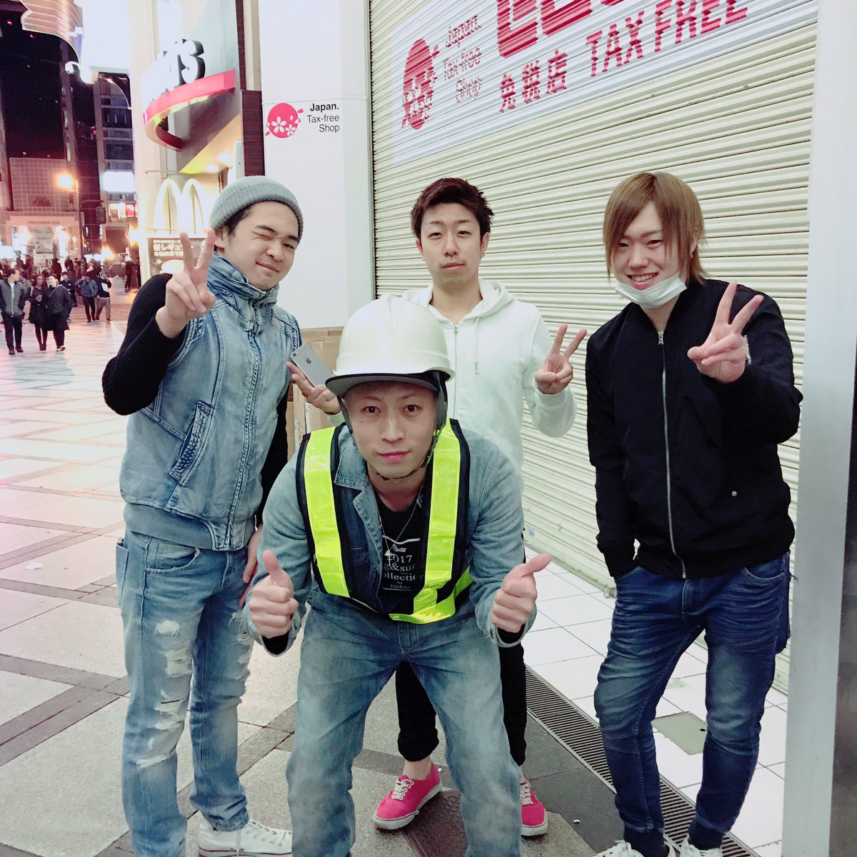 shinkichi0321's tweet photo. 本日のお給料はなんと、、

3680円！！

約2時間半の間に出逢ってくれた方々、ほんまにありがとうございました！！

マジで路上楽しすぎる！！

音楽だけでメシを食うのはほんまに難しい事やな〜

でも絶対売れたるぞ！

みんな付いてきてや！！ https://t.co/gd6cG2UjjF