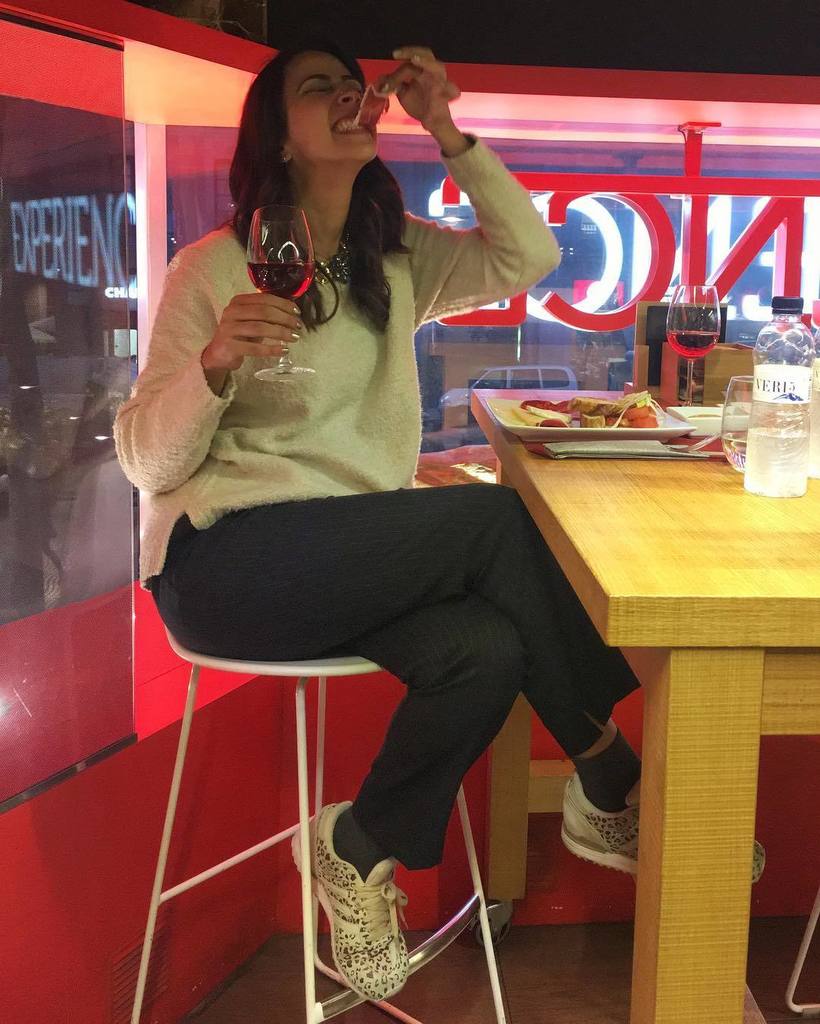 lulimonteleone's tweet photo. Turismo de #GordinhaSafada: provando jamón com vinho no @jamonexperiencebcn! 😋 . . . #LuliEmBcn #LuliNaEspanha #loveForBarcelona #visitbarc… https://t.co/tYleaZDDCg