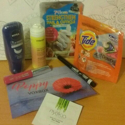 DenisaScott's tweet image. My first #voxbox. I am super excited to start trying out and reviewing these products. #freetotest #poppyvoxbox