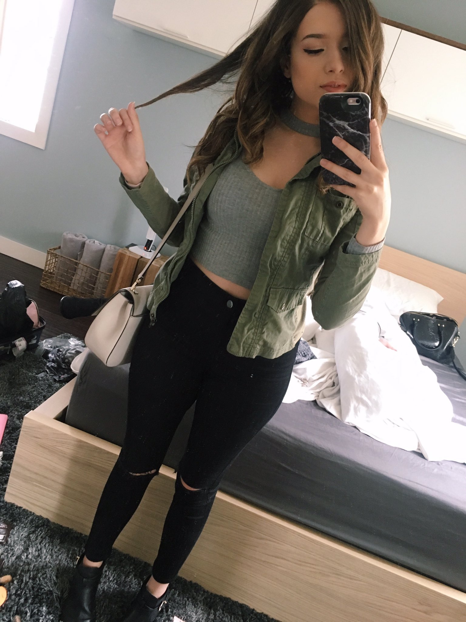 pokimane ❤ on Twitter: "@TempoEloise ty love ❤ ☺" / Twitter.