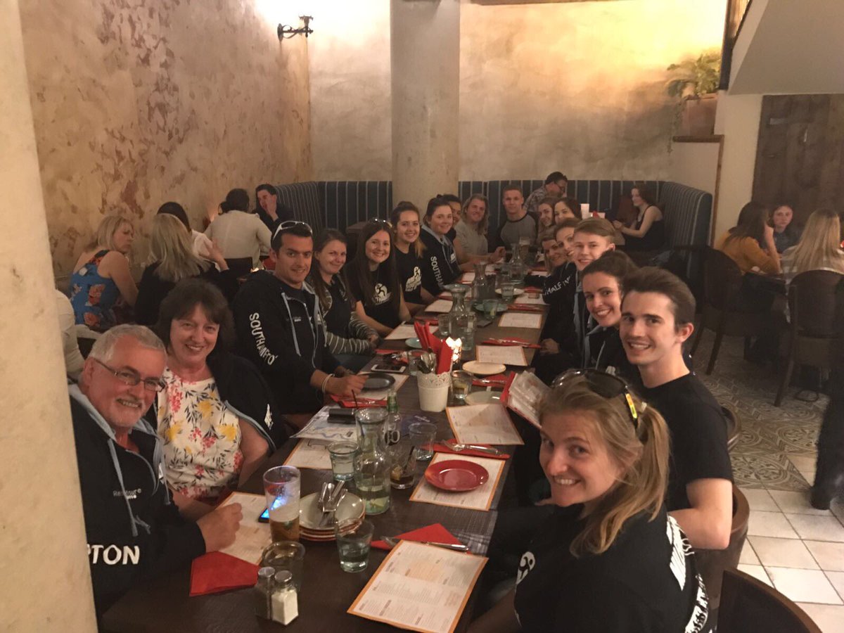 Pre marathon dinner with <a href="/ReesLeisure/">Rees Leisure Ltd</a> team <a href="/TapasSouth/">Tapas Barcelona</a> good luck to all the runners <a href="/ABPMarathon/">ABP Southampton Marathon</a> @ABPHalfand10k 🏃🏻🥇☀👍