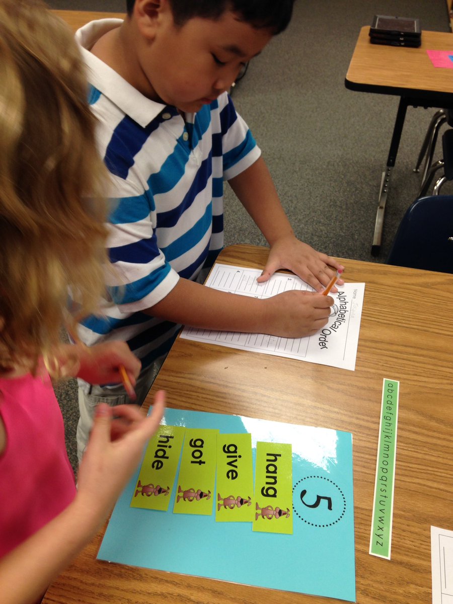 MarcotteTeach's tweet image. Students working with partners completing an ABC order &quot;walk about.&quot; @vbHolland @HollandAP23 @ChrisLowman19 #collaborateandlearn