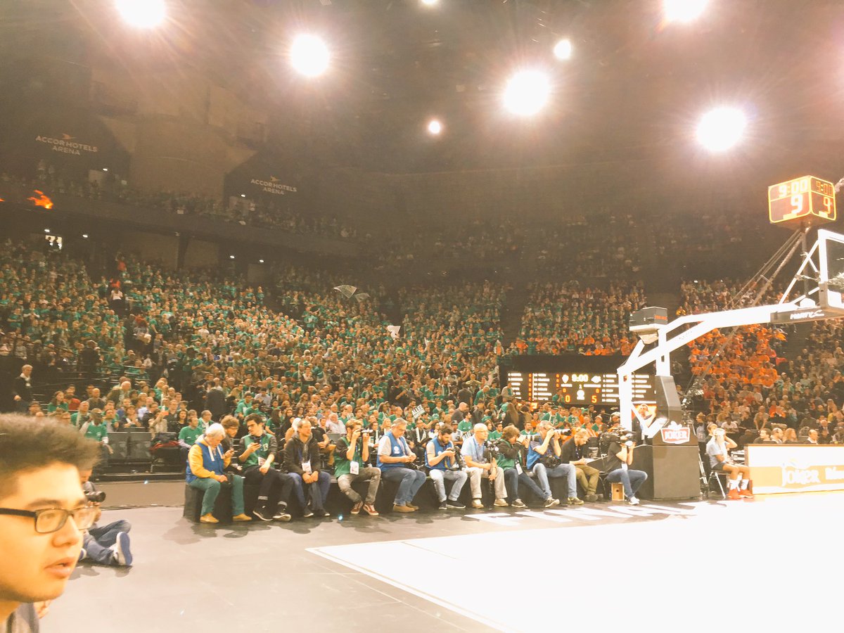 CodJordan23's tweet image. Un youtuber connu fait irruption sur cette photo !