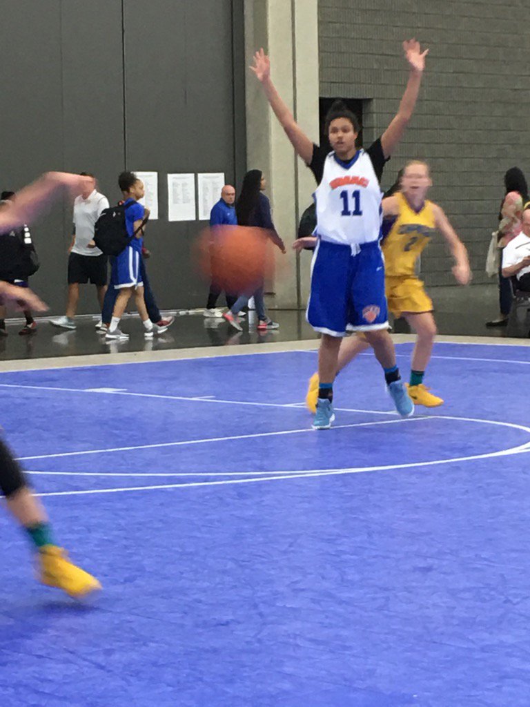 hiddengemshoops's tweet photo. Amri Davidson 2018 6'3 post calling for the ball #GNBAspringInvitational https://t.co/XvkK6hGitr