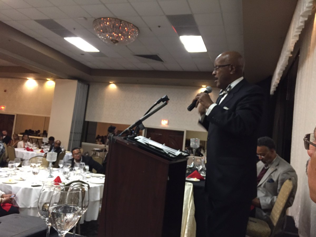 DAFrizzG's tweet photo. #DrThermanEvans brings us to tears every time! #Amazing #Inspiring #GradOppsConference https://t.co/y4ifKFylrw