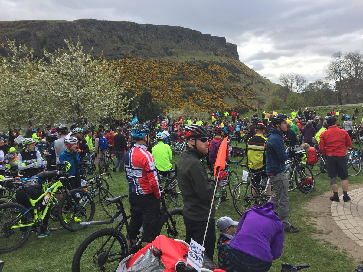ChangeworksUK's tweet photo. Supporting the latest @POPScotland along with hundreds of others #pop2017 #PopEdinburgh #EarthDay https://t.co/KX0XRhg4t1